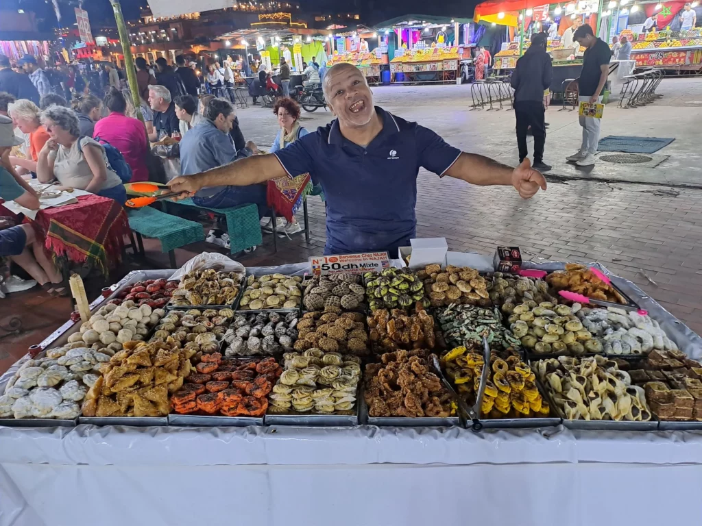 Les marchands de la Place Jemaa El Efna à Marrakech